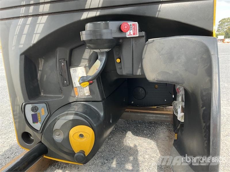 Yale NDR035EBNM36TE157 3000 lb Montacragas Electrico / 리치 트럭