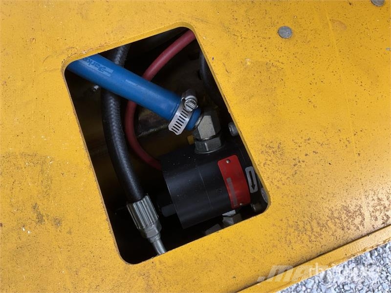 Yale NDR035EBNM36TE157 3000 lb Montacragas Electrico / 리치 트럭