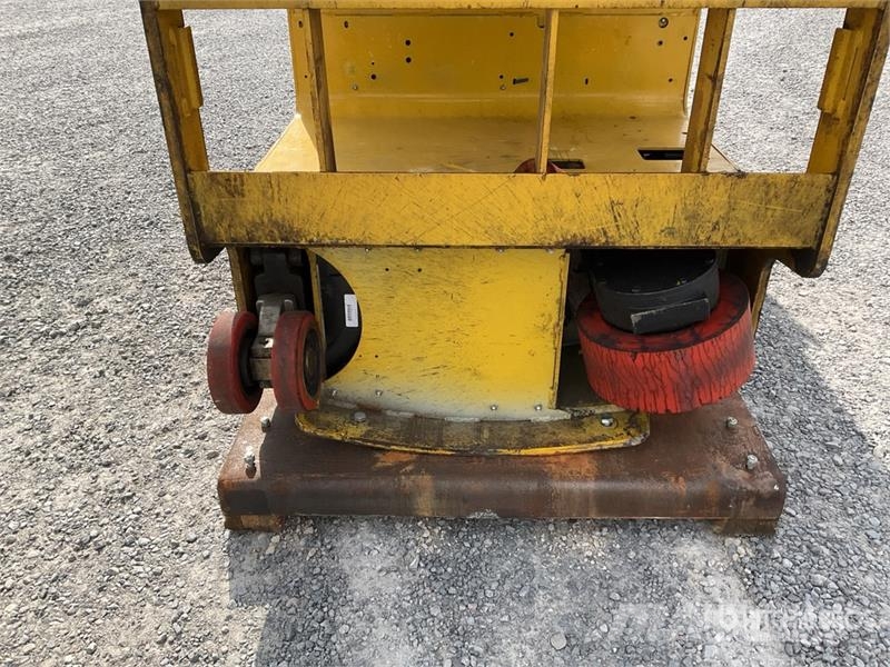 Yale NDR035EBNM36TE157 3000 lb Montacragas Electrico / 리치 트럭