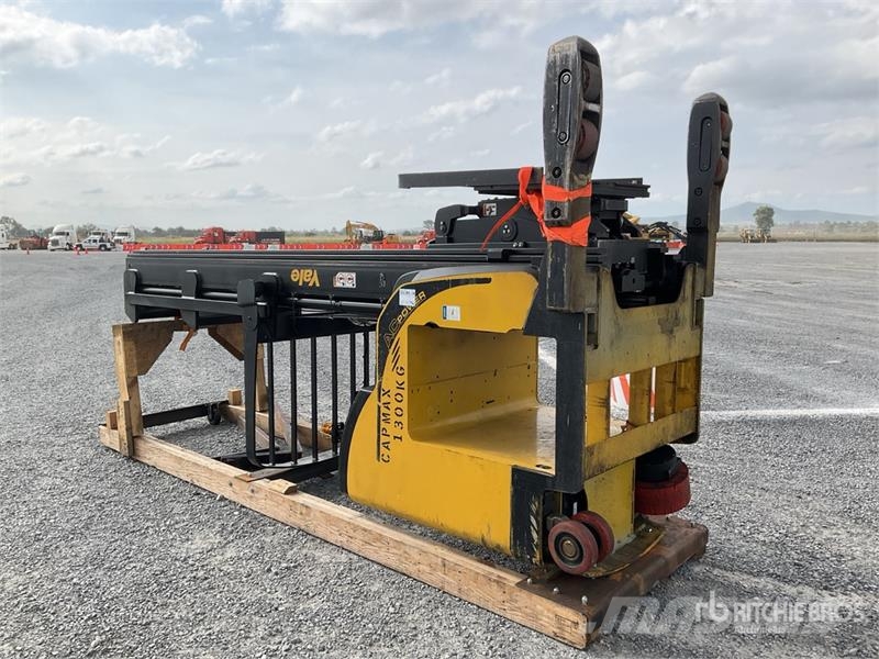 Yale NDR035EBNM36TE157 3000 lb Montacragas Electrico / 리치 트럭