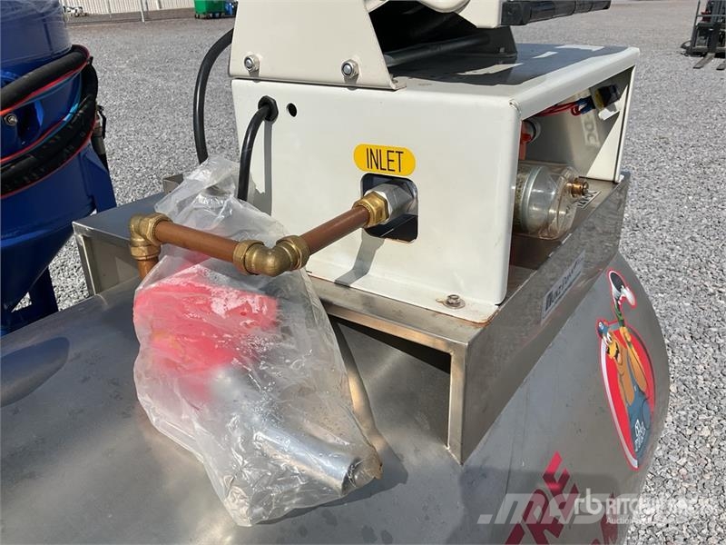 Yuni D1000DC 1000 L Skid Mounted Steel Diesel 1000 Lite Fuel and additive tanks