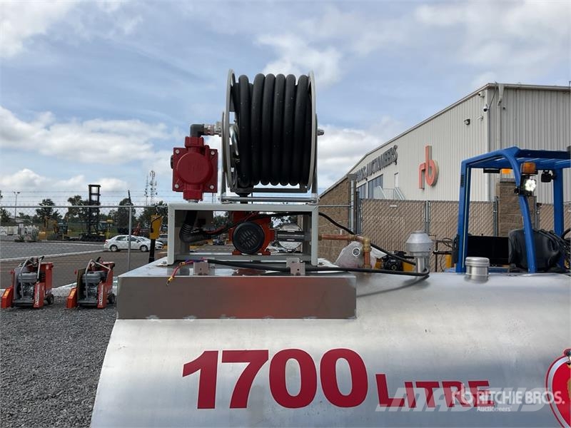 Yuni D1700DC 1700 L Skid Mounted Steel Diesel Tanque pa Fuel and additive tanks