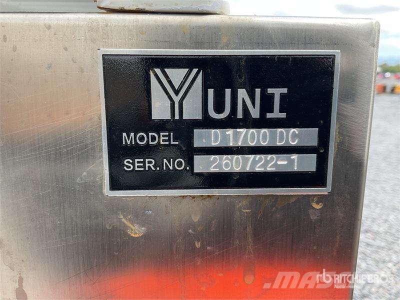 Yuni D1700DC 1700 L Skid Mounted Steel Diesel Tanque pa Fuel and additive tanks