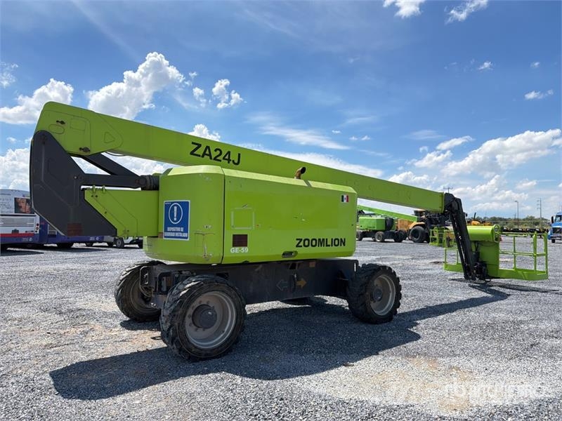 Zoomlion ZA24J 4WD Diesel Elevador Articulado / Articulatin Articulated boom lifts