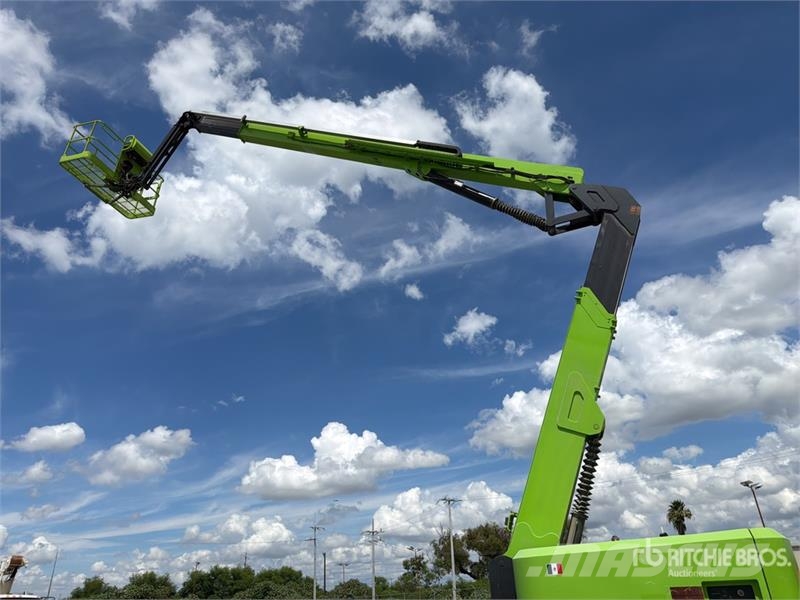 Zoomlion ZA24J 4WD Diesel Elevador Articulado / Articulatin Articulated boom lifts