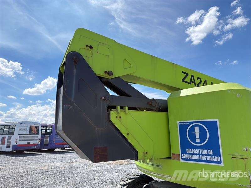 Zoomlion ZA24J 4WD Diesel Elevador Articulado / Articulatin Articulated boom lifts