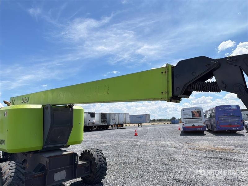 Zoomlion ZA24J 4WD Diesel Elevador Articulado / Articulatin Articulated boom lifts