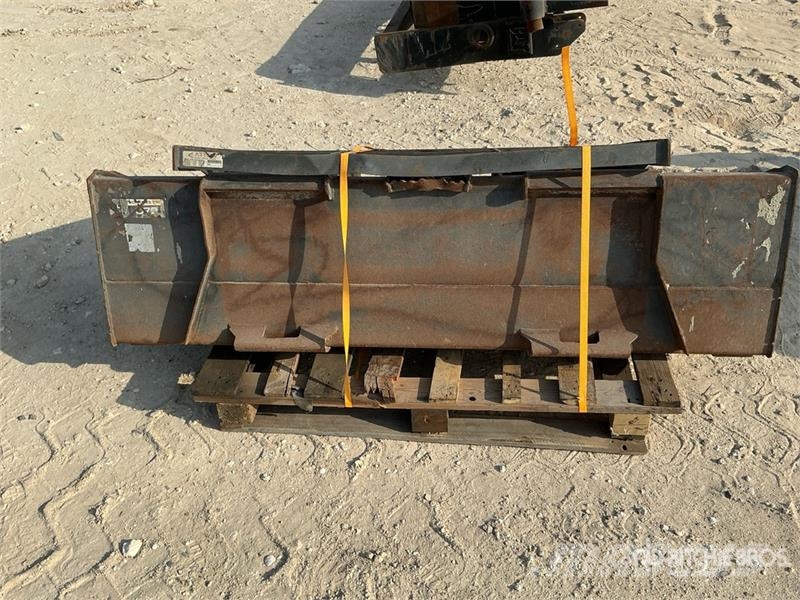 1800 mm Skid Steer Forks w/ Skid Steer Bucket Kašike / Korpe