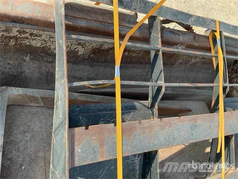 1800 mm Skid Steer Forks w/ Skid Steer Bucket Kašike / Korpe