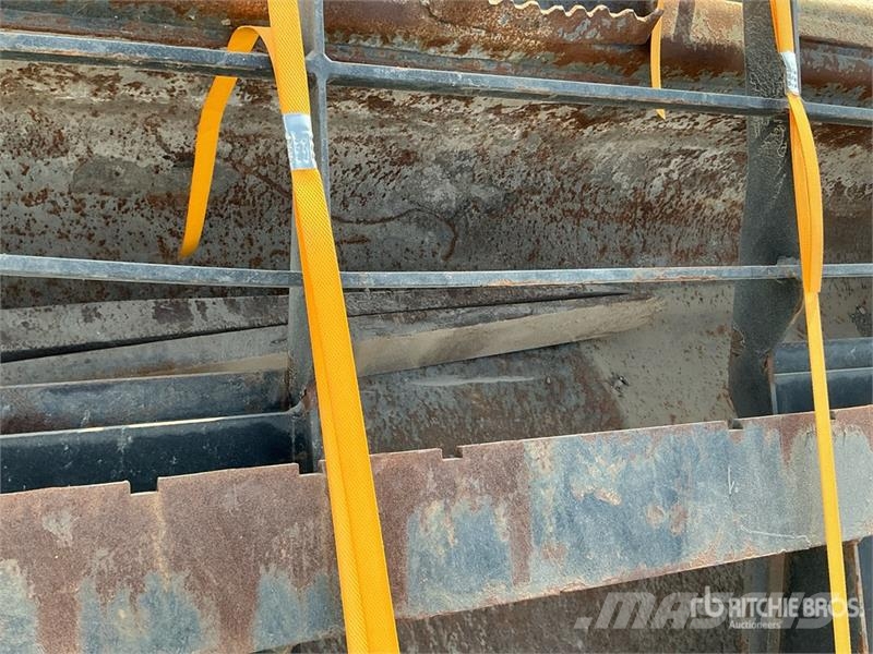 1800 mm Skid Steer Forks w/ Skid Steer Bucket Kašike / Korpe