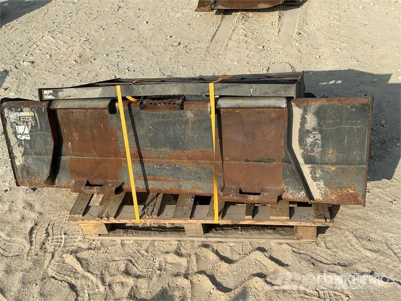 1800 mm Skid Steer Forks w/ Skid Steer Bucket Kašike / Korpe