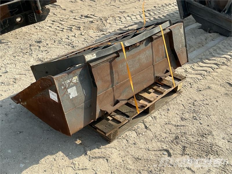 1800 mm Skid Steer Forks w/ Skid Steer Bucket Kašike / Korpe