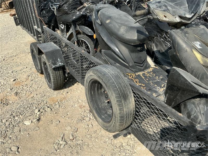 5.5 M T/A Tow Behind Trailer w/Quantity of 17 Scoo Прочие прицепы
