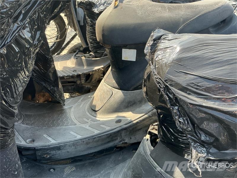 5.5 M T/A Tow Behind Trailer w/Quantity of 17 Scoo Прочие прицепы