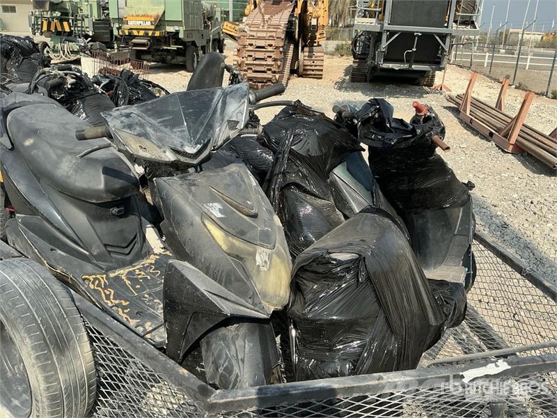 5.5 M T/A Tow Behind Trailer w/Quantity of 17 Scoo Прочие прицепы