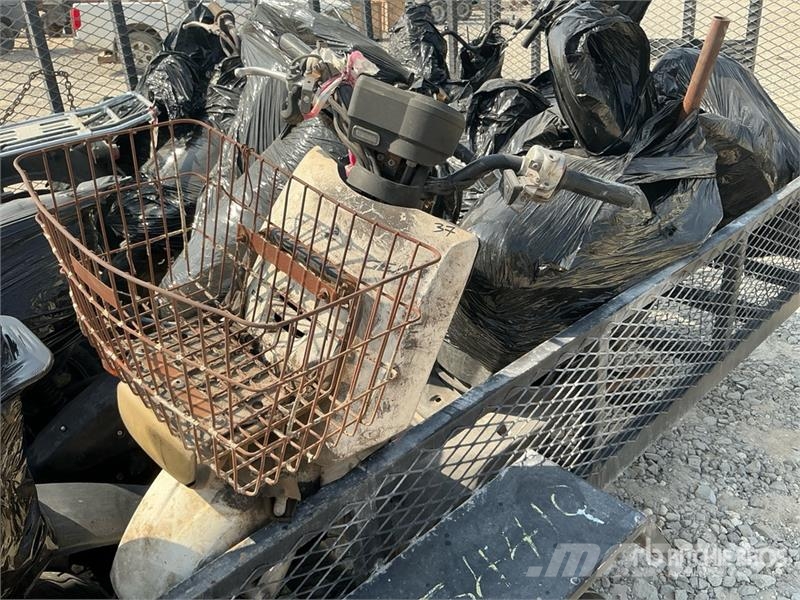 5.5 M T/A Tow Behind Trailer w/Quantity of 17 Scoo Прочие прицепы