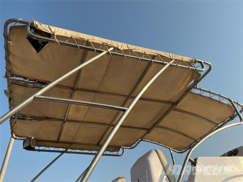  9 m Jet Boat w/ T/A Trailer زوارق العمل / مراكب شحن