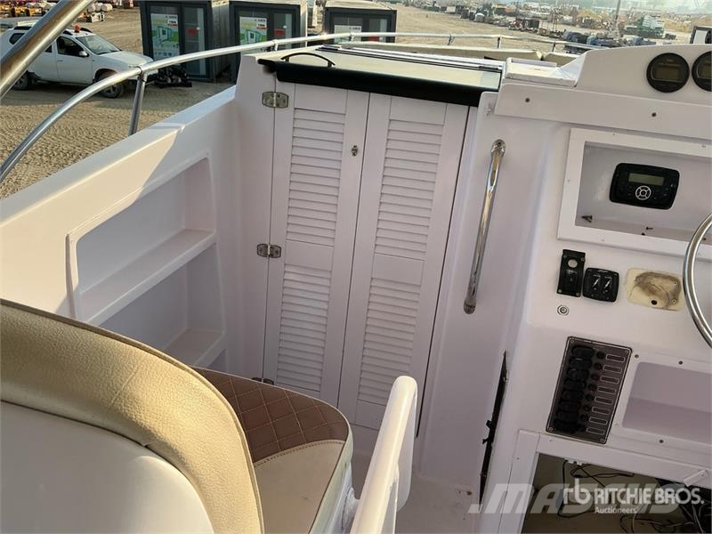  9 m Jet Boat w/ T/A Trailer زوارق العمل / مراكب شحن