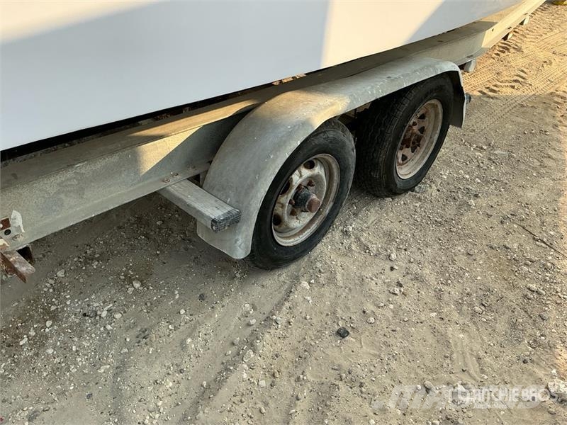  9 m Jet Boat w/ T/A Trailer زوارق العمل / مراكب شحن
