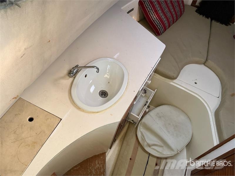  9 m Jet Boat w/ T/A Trailer زوارق العمل / مراكب شحن