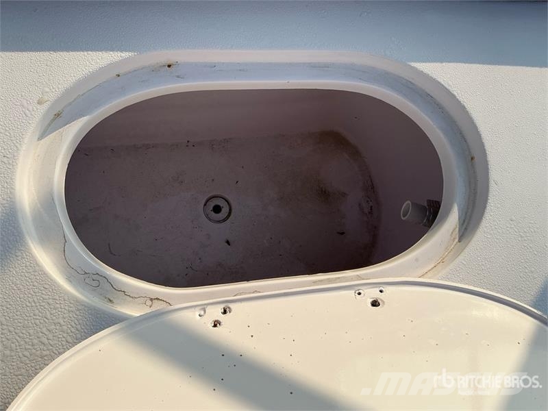  9 m Jet Boat w/ T/A Trailer زوارق العمل / مراكب شحن