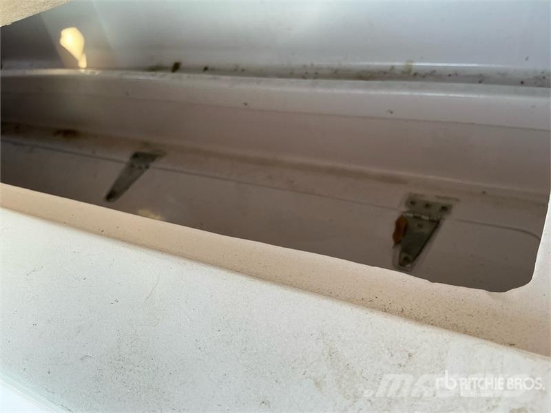  9 m Jet Boat w/ T/A Trailer زوارق العمل / مراكب شحن