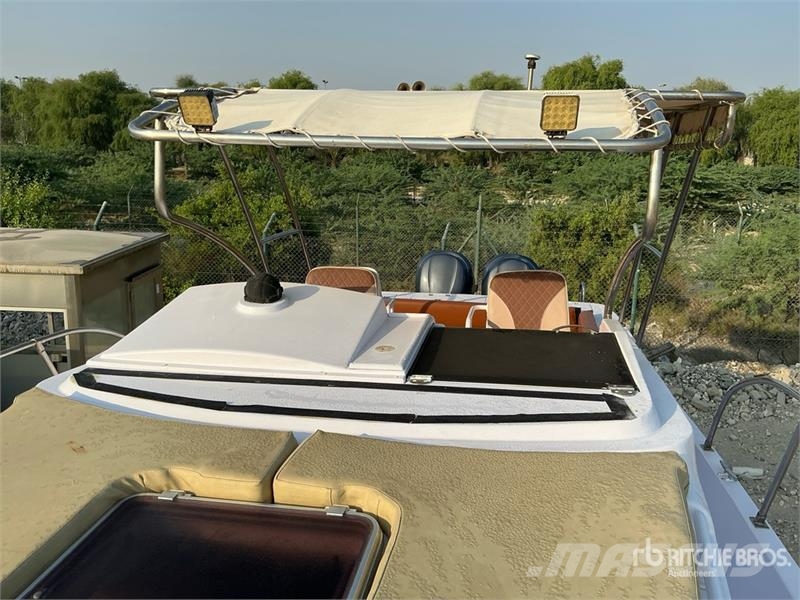  9 m Jet Boat w/ T/A Trailer زوارق العمل / مراكب شحن