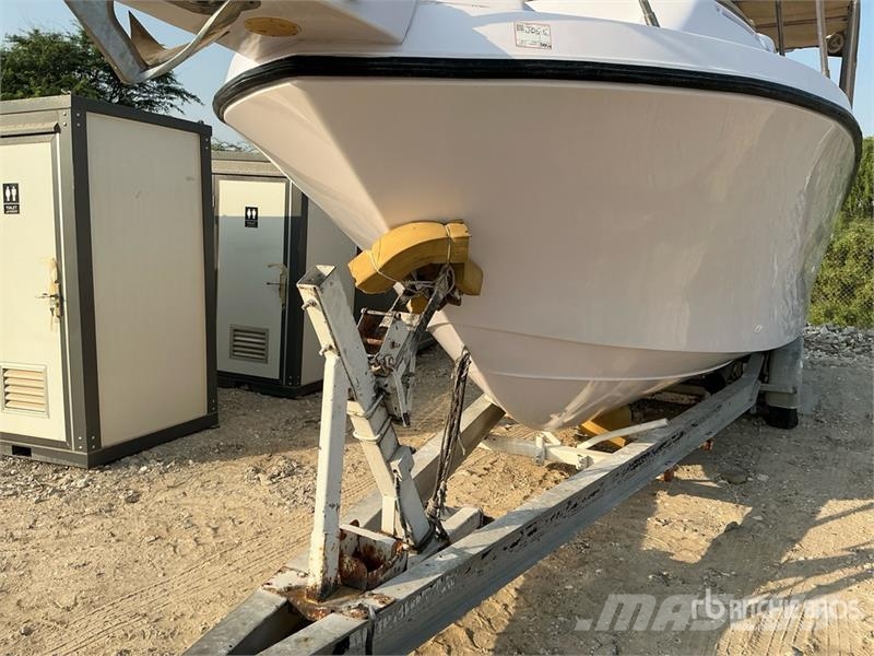  9 m Jet Boat w/ T/A Trailer زوارق العمل / مراكب شحن