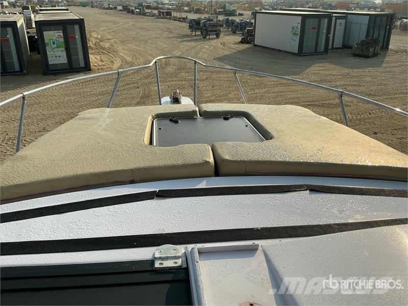  9 m Jet Boat w/ T/A Trailer زوارق العمل / مراكب شحن