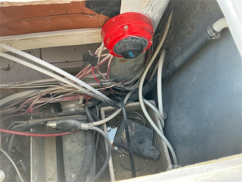  9 m Jet Boat w/ T/A Trailer زوارق العمل / مراكب شحن