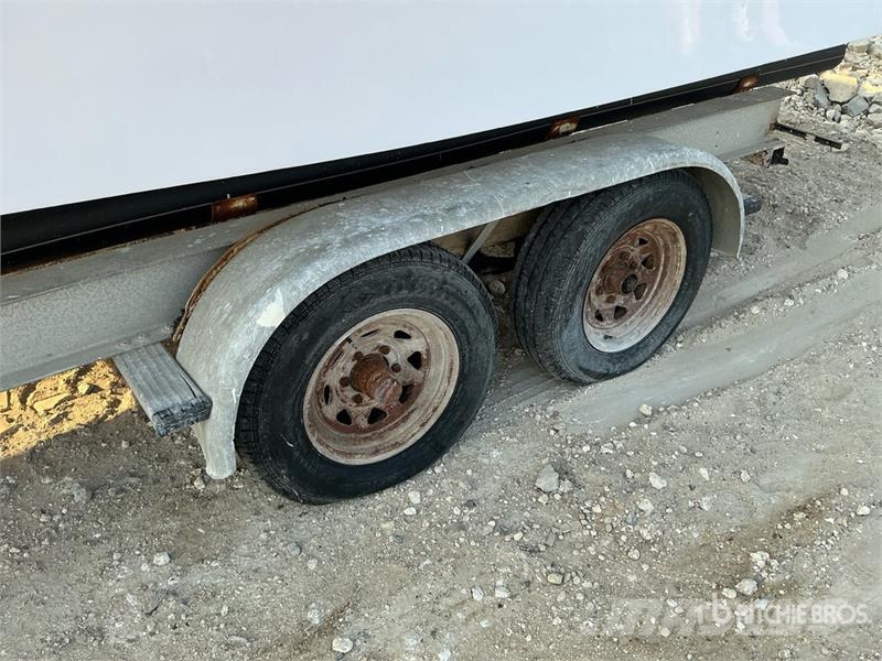  9 m Jet Boat w/ T/A Trailer زوارق العمل / مراكب شحن