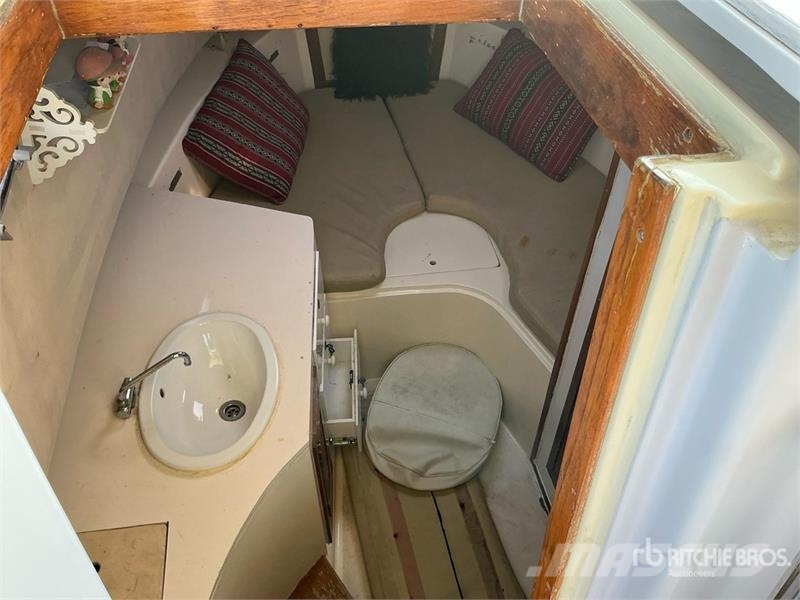  9 m Jet Boat w/ T/A Trailer زوارق العمل / مراكب شحن