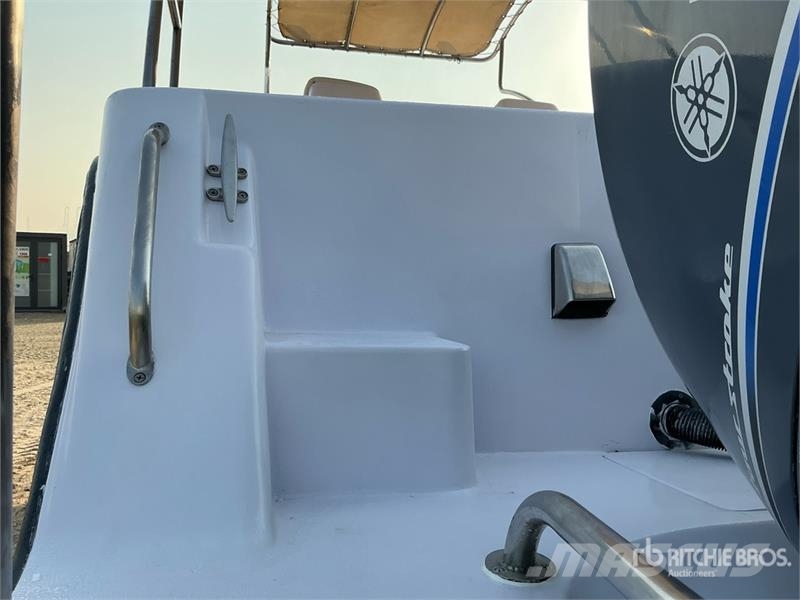  9 m Jet Boat w/ T/A Trailer زوارق العمل / مراكب شحن