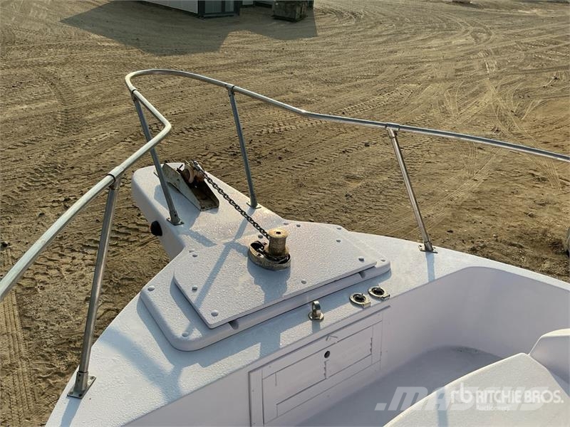 9 m Jet Boat w/ T/A Trailer زوارق العمل / مراكب شحن