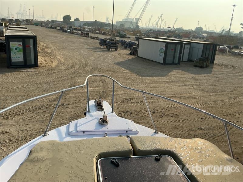  9 m Jet Boat w/ T/A Trailer زوارق العمل / مراكب شحن