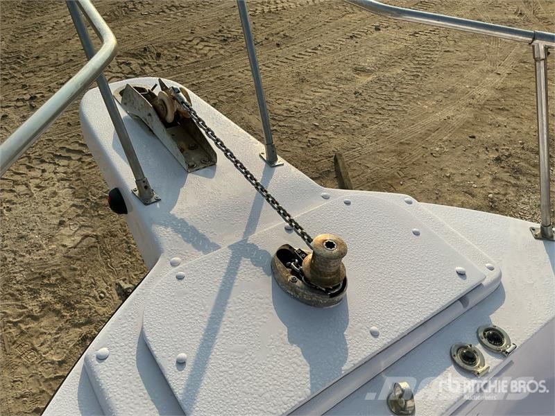  9 m Jet Boat w/ T/A Trailer زوارق العمل / مراكب شحن