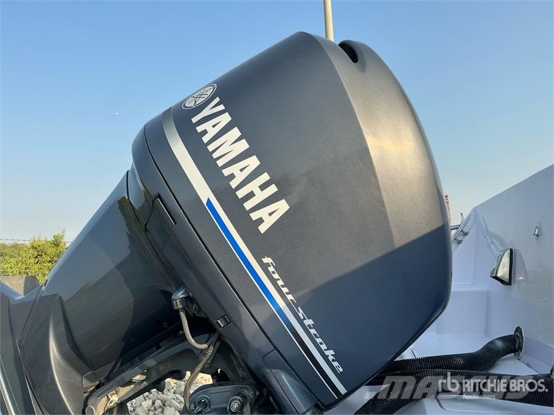 9 m Jet Boat w/ T/A Trailer زوارق العمل / مراكب شحن