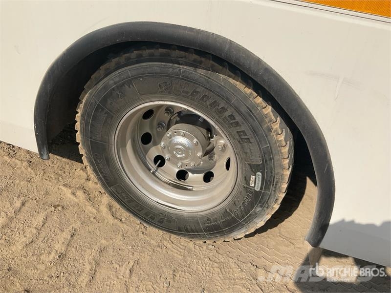 Ashok Leyland Falcon 4x2 51-Seat Transit Bus Minibussen