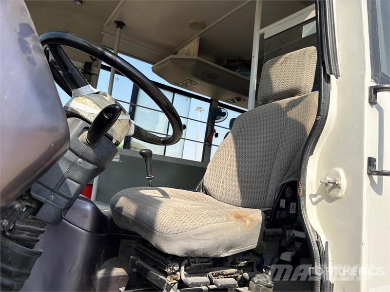 Ashok Leyland Falcon 4x2 53-Seat Transit Bus حافلة صغيرة
