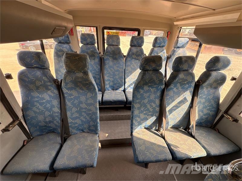 Ashok Leyland Falcon 4x2 53-Seat Transit Bus حافلة صغيرة