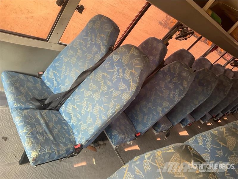 Ashok Leyland Falcon 4x2 51-Seat Transit Bus Minibussen