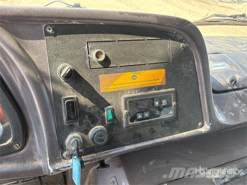 Ashok Leyland Falcon 4x2 64-Seat Transit Bus Minibussen