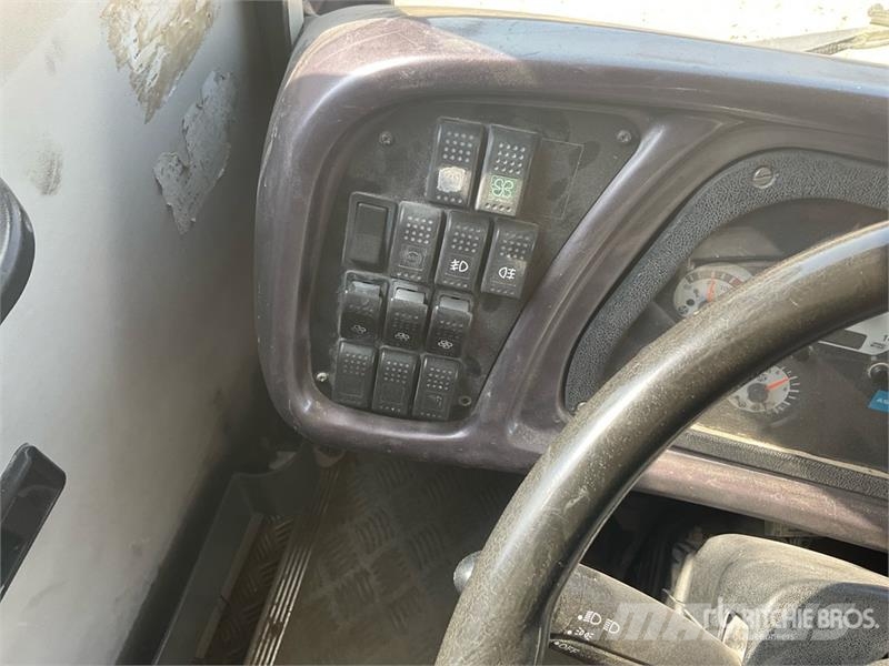 Ashok Leyland Falcon 4x2 51-Seat Transit Bus Minibussen