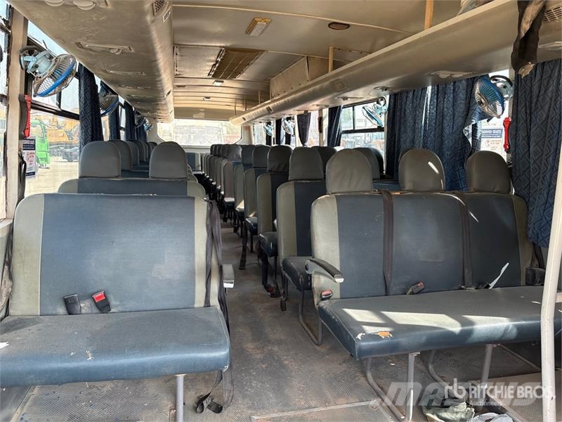 Ashok Leyland Falcon 4x2 64-Seat Transit Bus Minibussen