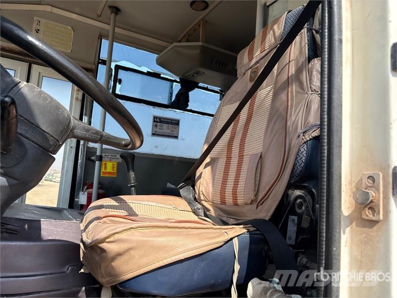 Ashok Leyland Falcon 4x2 64-Seat Transit Bus Minibussen