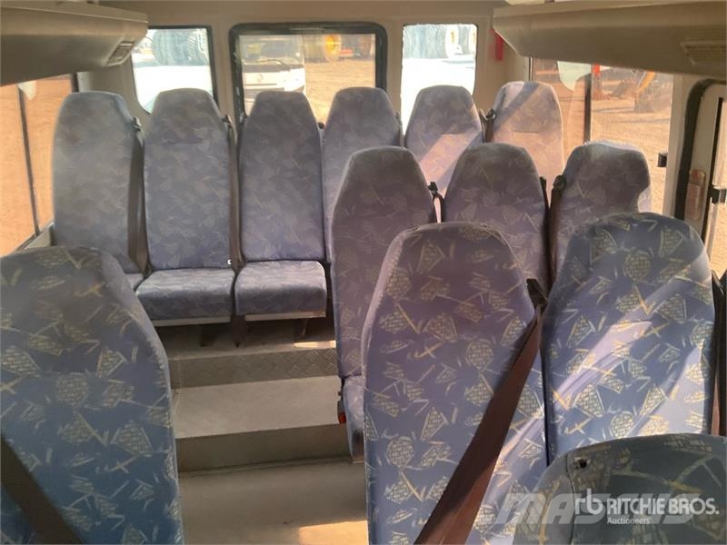 Ashok Leyland Falcon 4x2 51-Seat Transit Bus Minibussen
