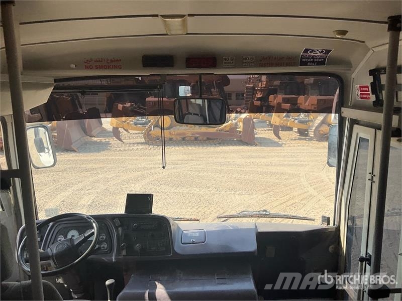 Ashok Leyland Falcon 4x2 51-Seat Transit Bus Minibussen