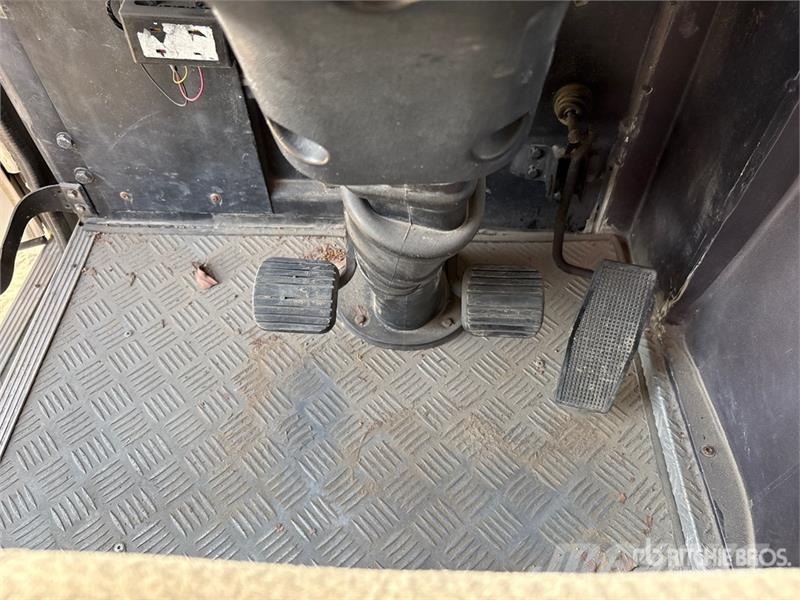 Ashok Leyland Falcon 4x2 53-Seat Transit Bus حافلة صغيرة