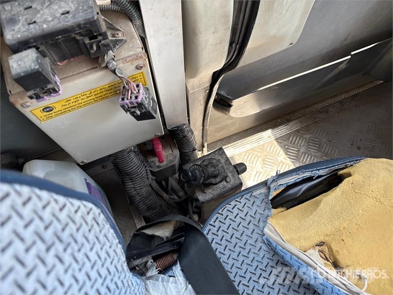 Ashok Leyland Falcon 4x2 53-Seat Transit Bus Mini autobusi