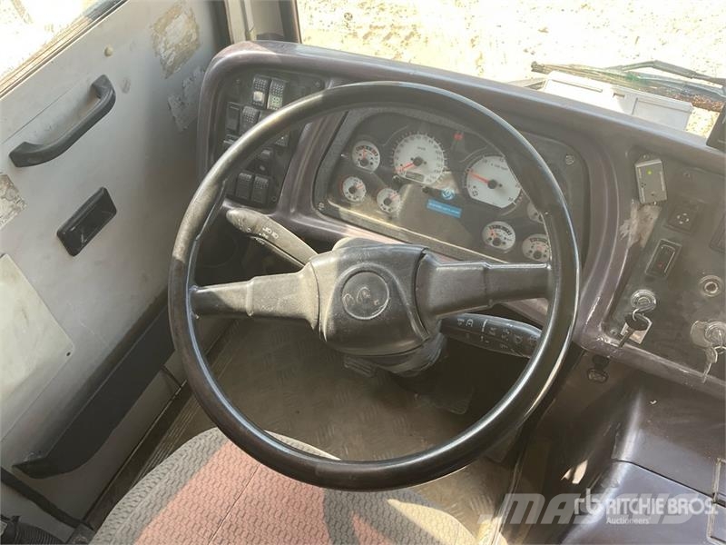 Ashok Leyland Falcon 4x2 51-Seat Transit Bus Minibussen